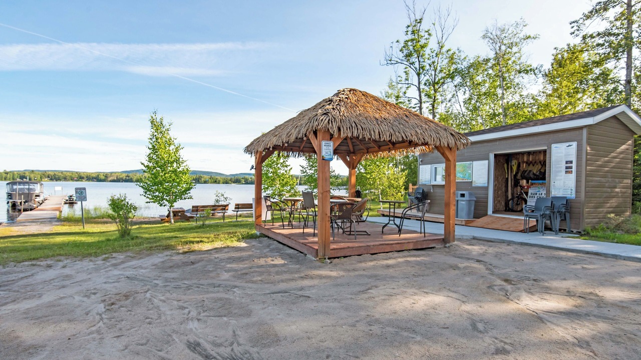 Photo of Outdoor in Larouche
