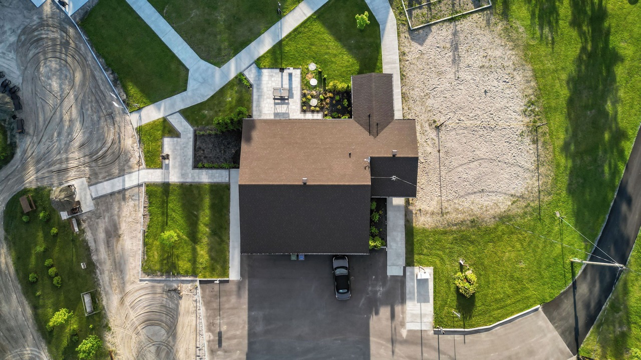 Photo of Outdoor in Larouche