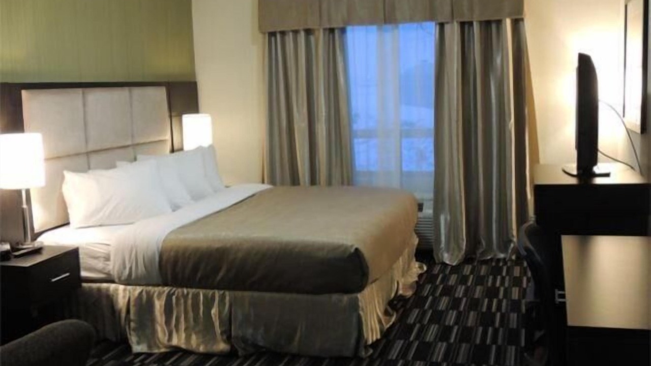 Photo of Bedroom in Carlyle
