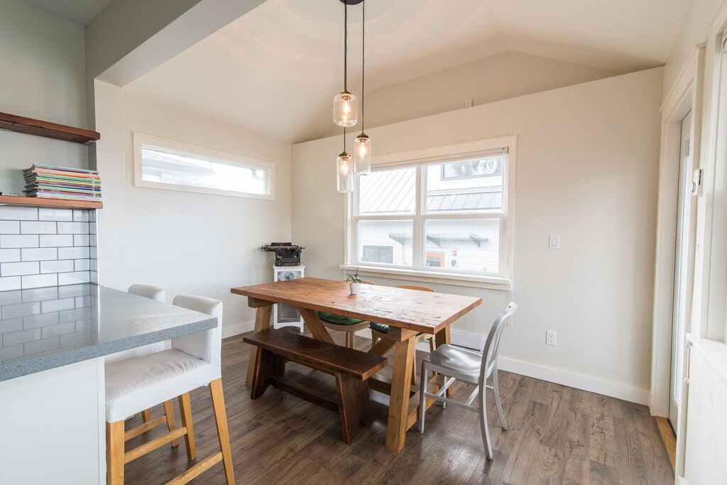 Photo of Livingroom in Renfrew-Collingwood