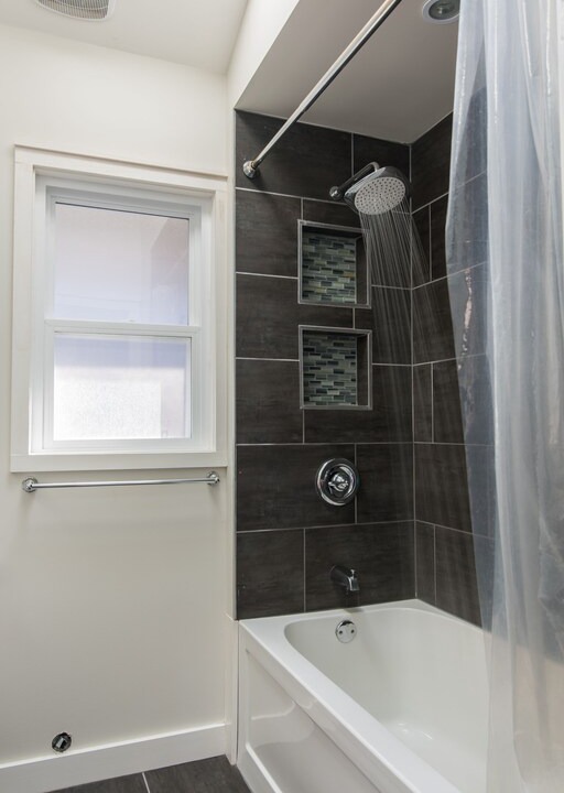Photo of Bathroom in Renfrew-Collingwood