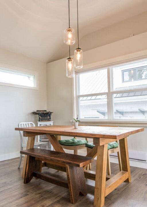 Photo of Livingroom in Renfrew-Collingwood