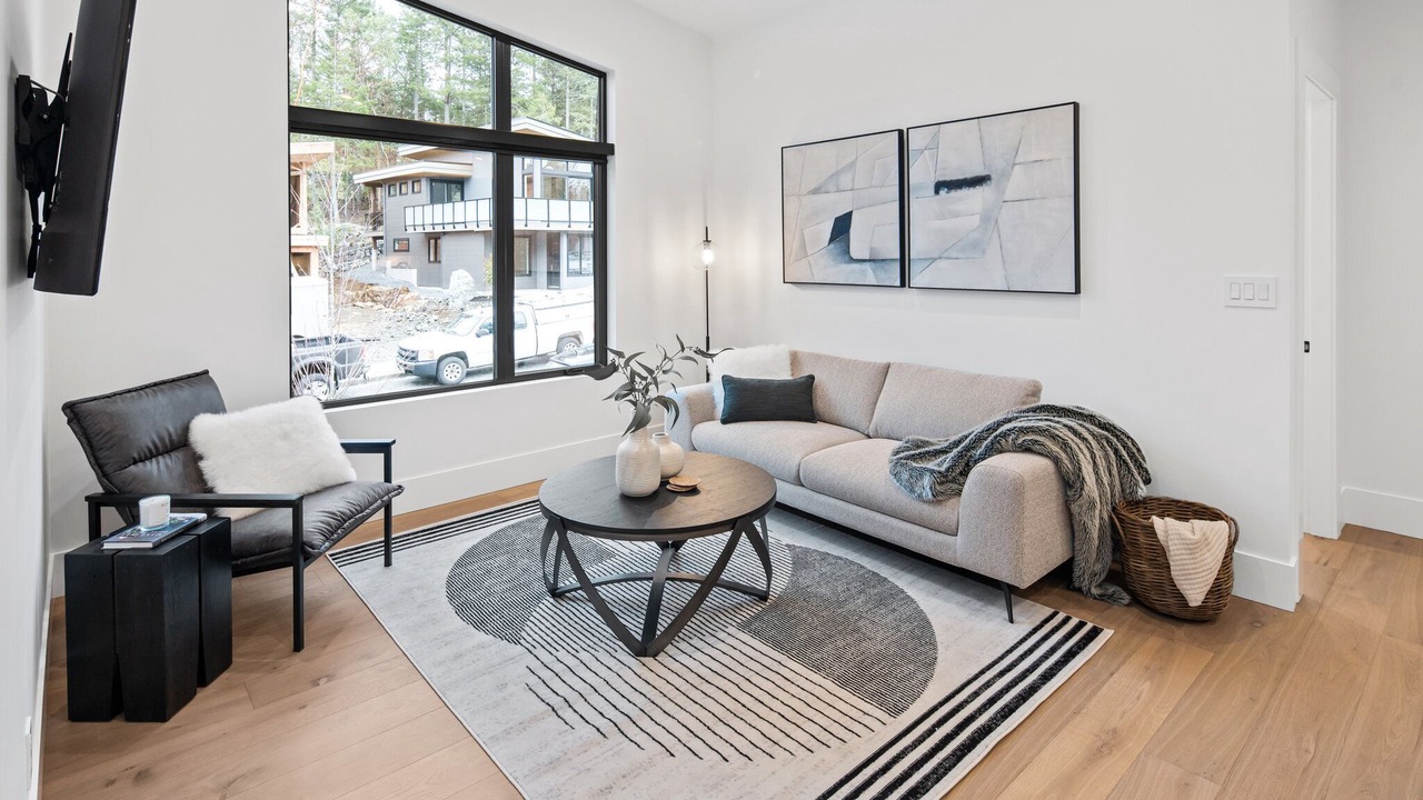 Photo of Livingroom in Colwood