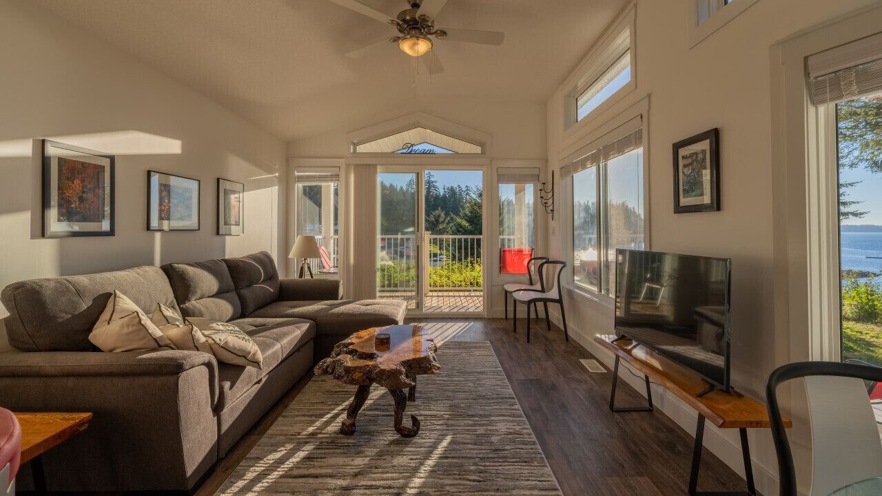Photo of Livingroom in Regional District of Mount Waddington