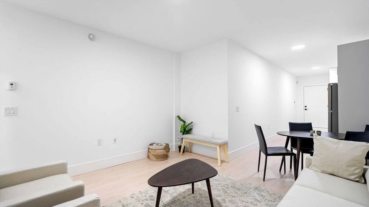 Photo of Livingroom in Surrey Newton