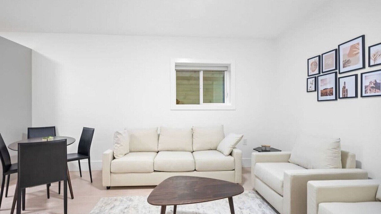Photo of Livingroom in Surrey Newton