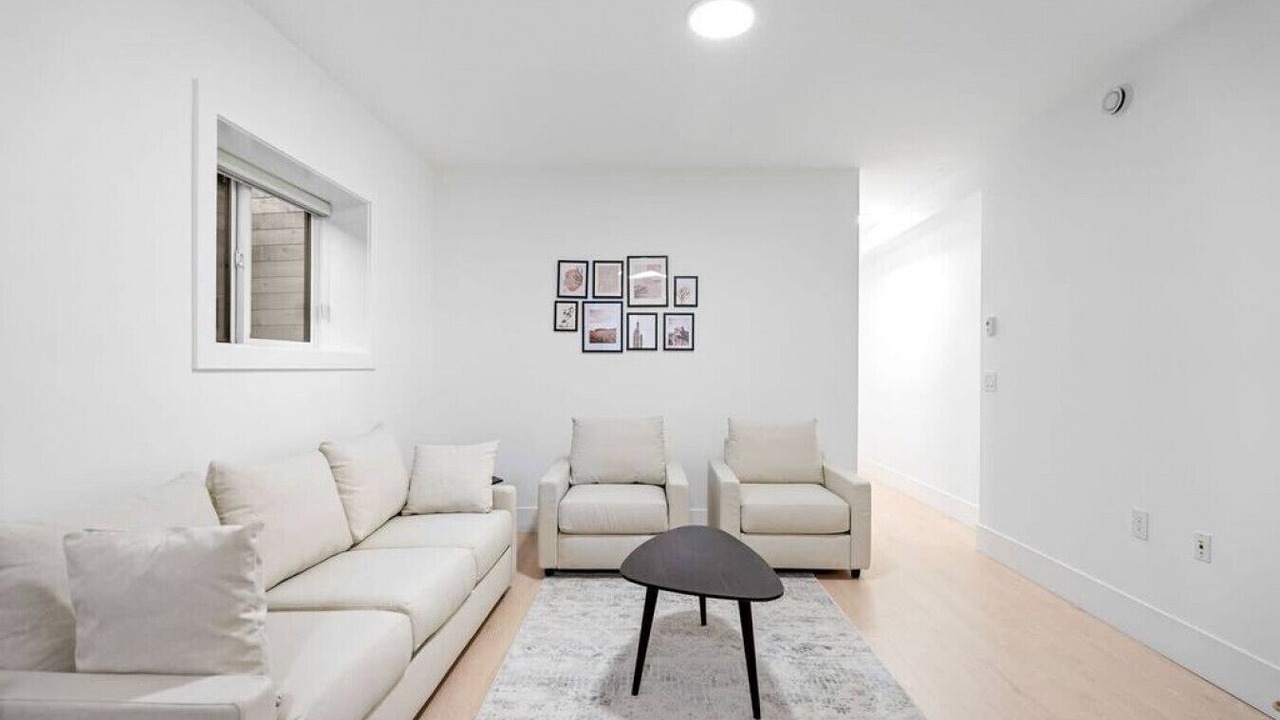 Photo of Livingroom in Surrey Newton