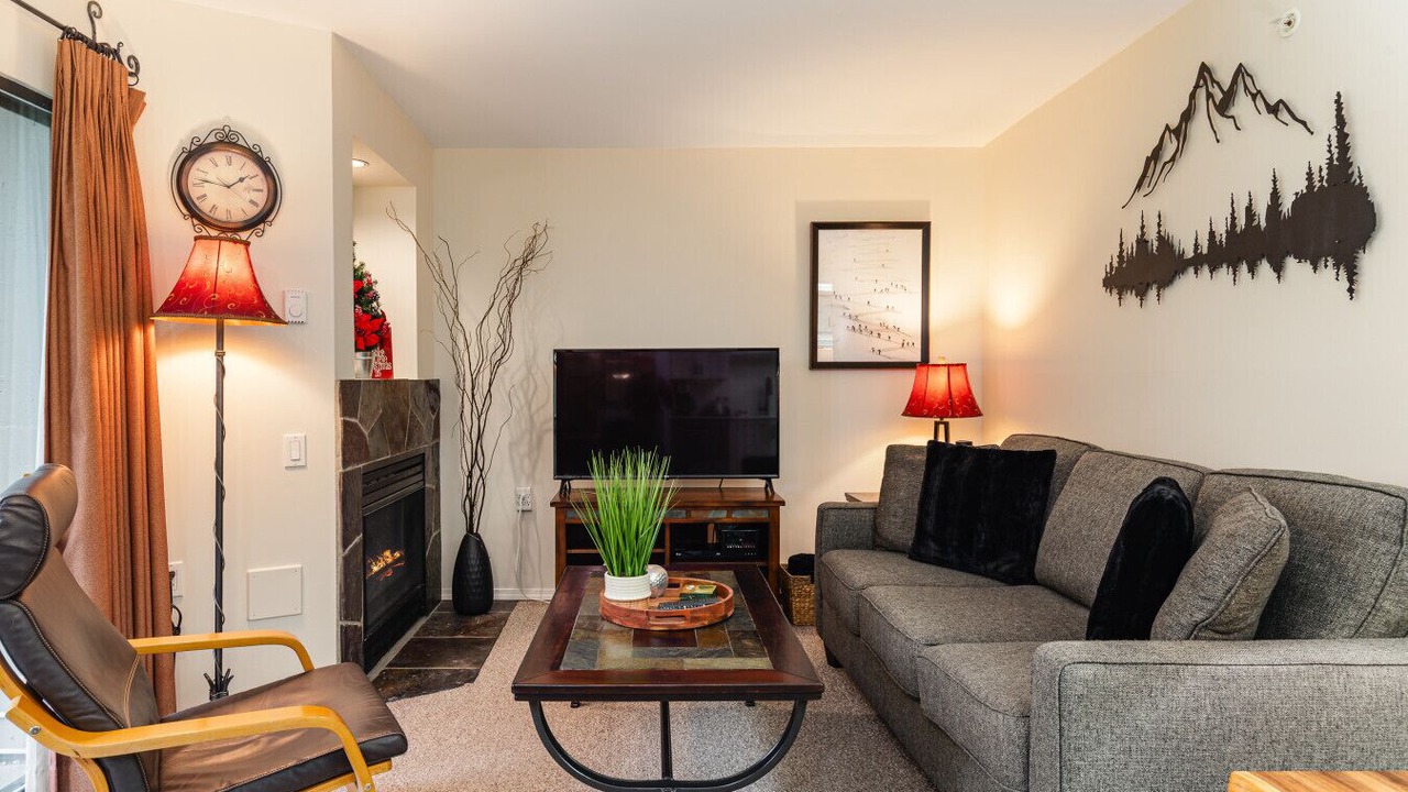 Photo of Livingroom in Upper Village