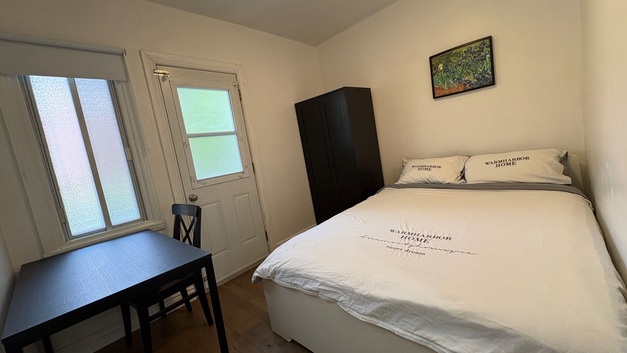 Photo of Bedroom in Cote-Des-Neiges—Notre-Dame-De-Grace