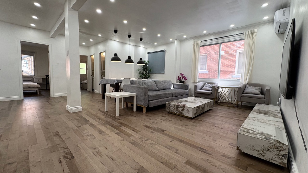 Photo of Livingroom in Cote-Des-Neiges—Notre-Dame-De-Grace