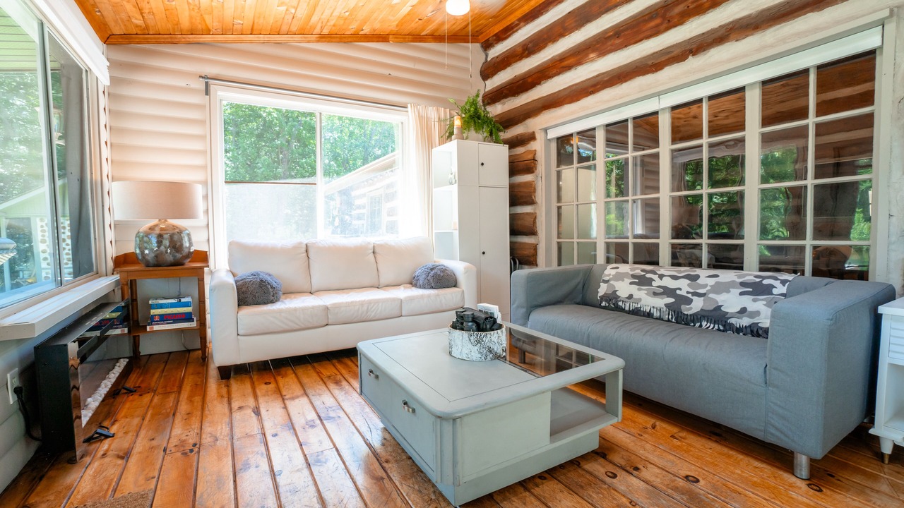 Photo of Livingroom in Bracebridge