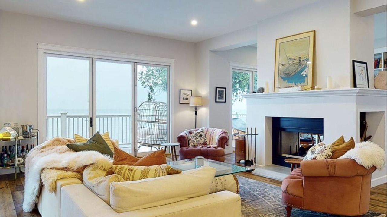 Photo of Livingroom in Roberts Creek