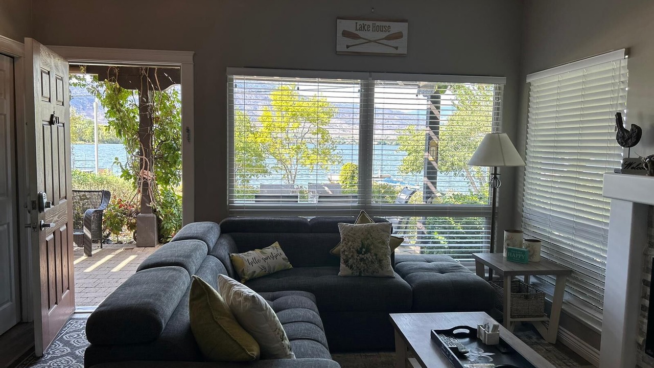 Photo of Livingroom in Osoyoos