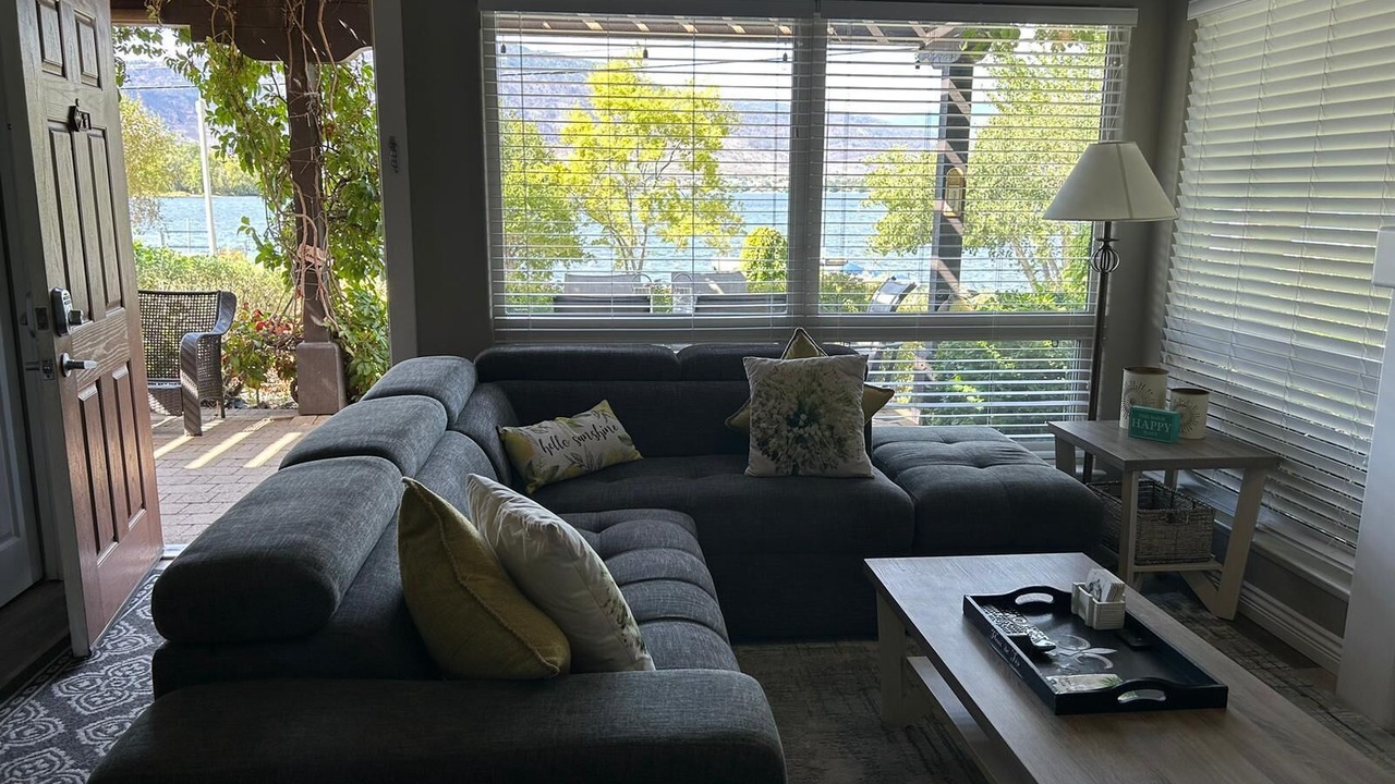 Photo of Livingroom in Osoyoos