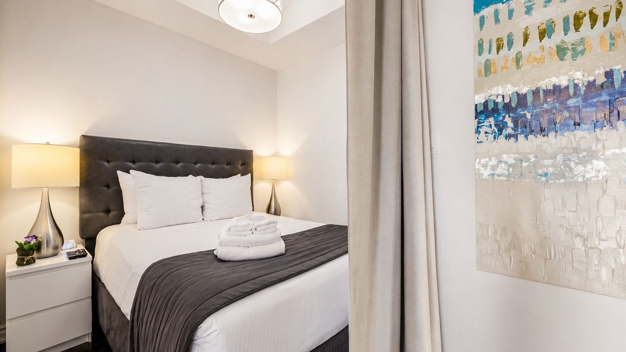 Photo of Bedroom in Bay Street Corridor