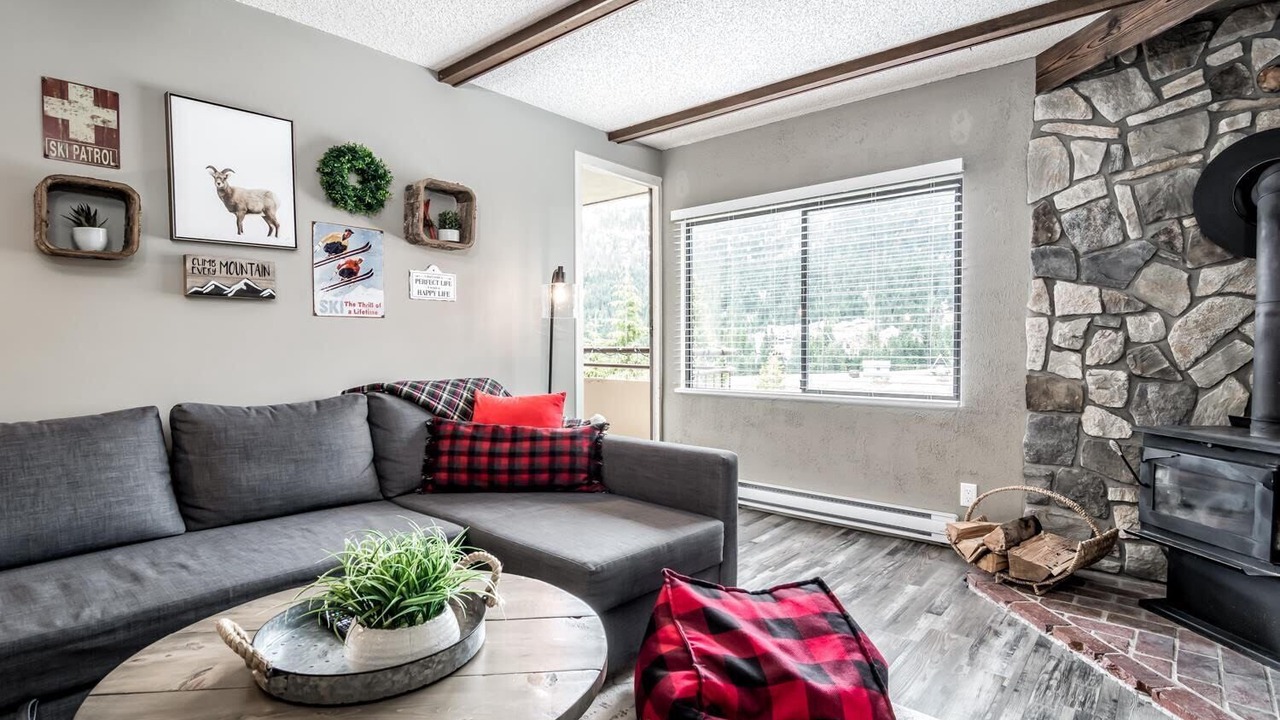 Photo of Livingroom in Hemlock Valley