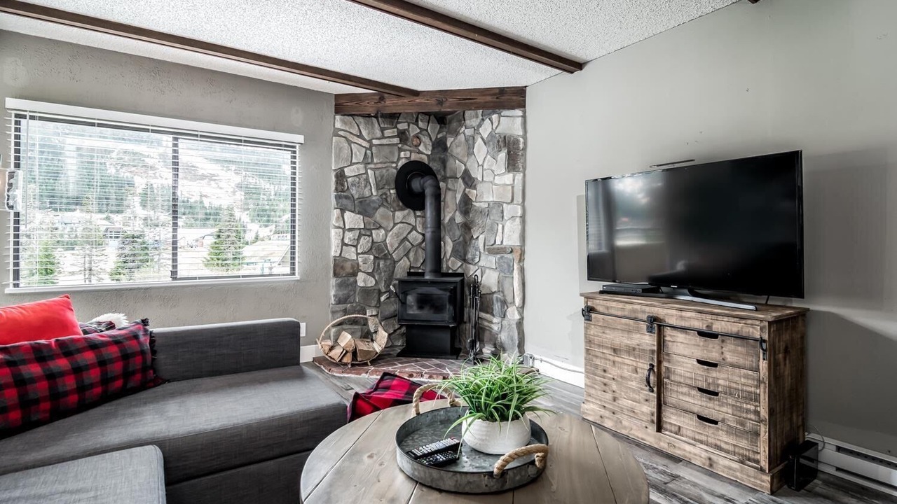 Photo of Livingroom in Hemlock Valley