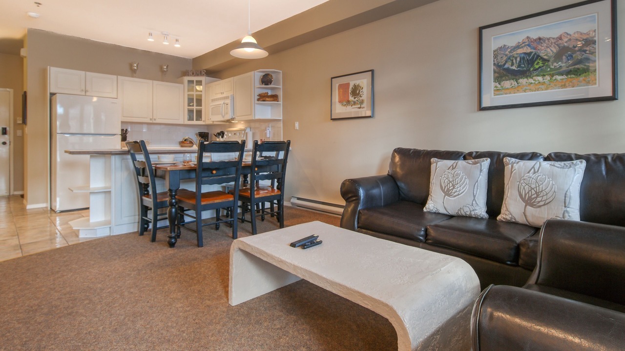 Photo of Livingroom in East Kootenay