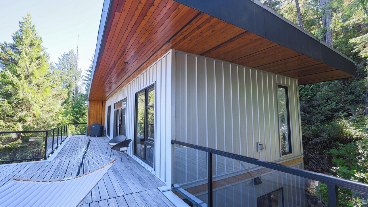 Photo of Patio Balcony in Tonquin Beach