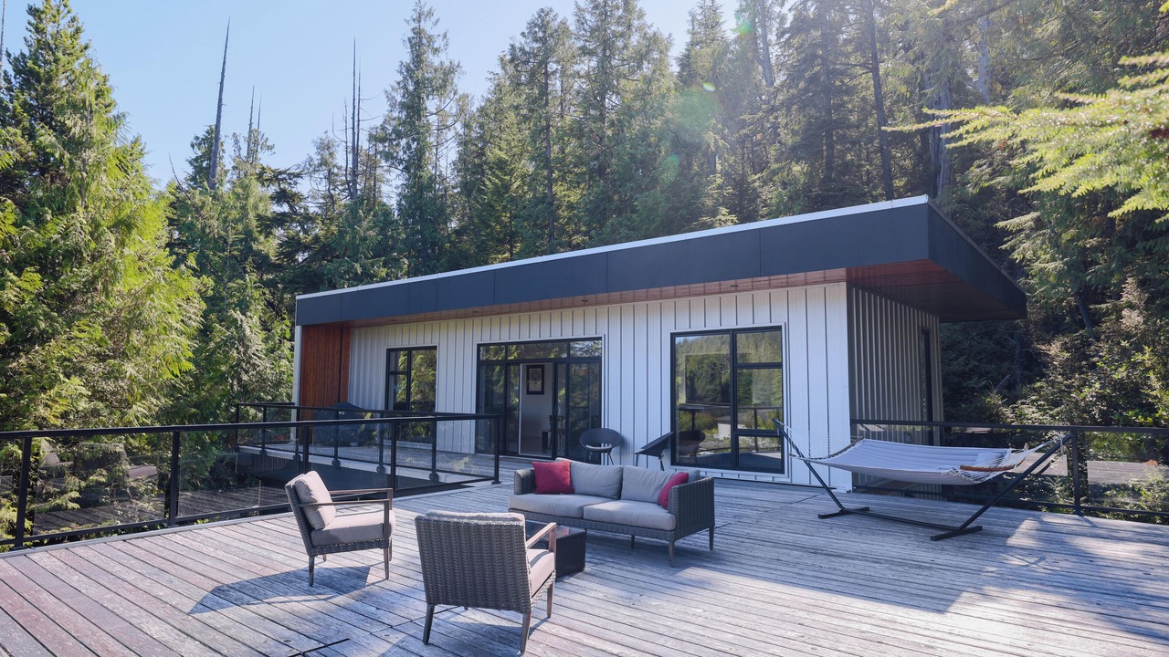 Photo of Patio Balcony in Tonquin Beach
