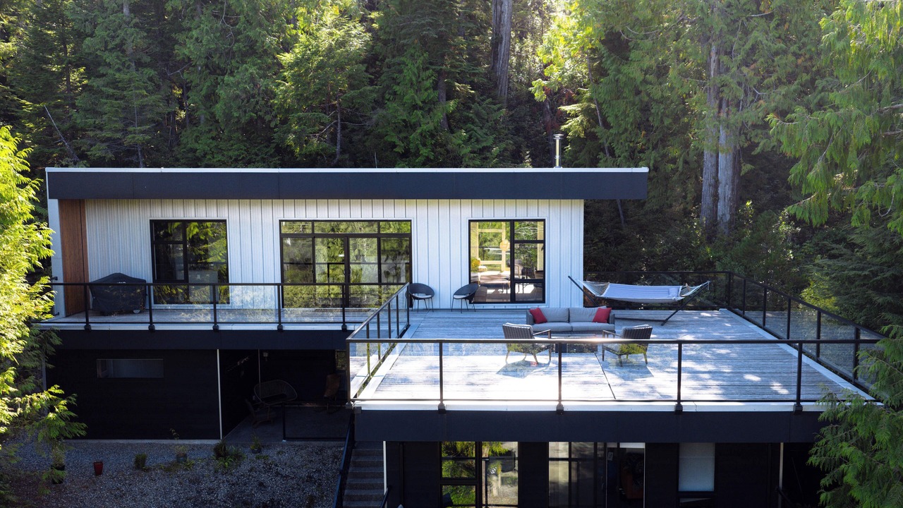 Photo of Patio Balcony in Tonquin Beach