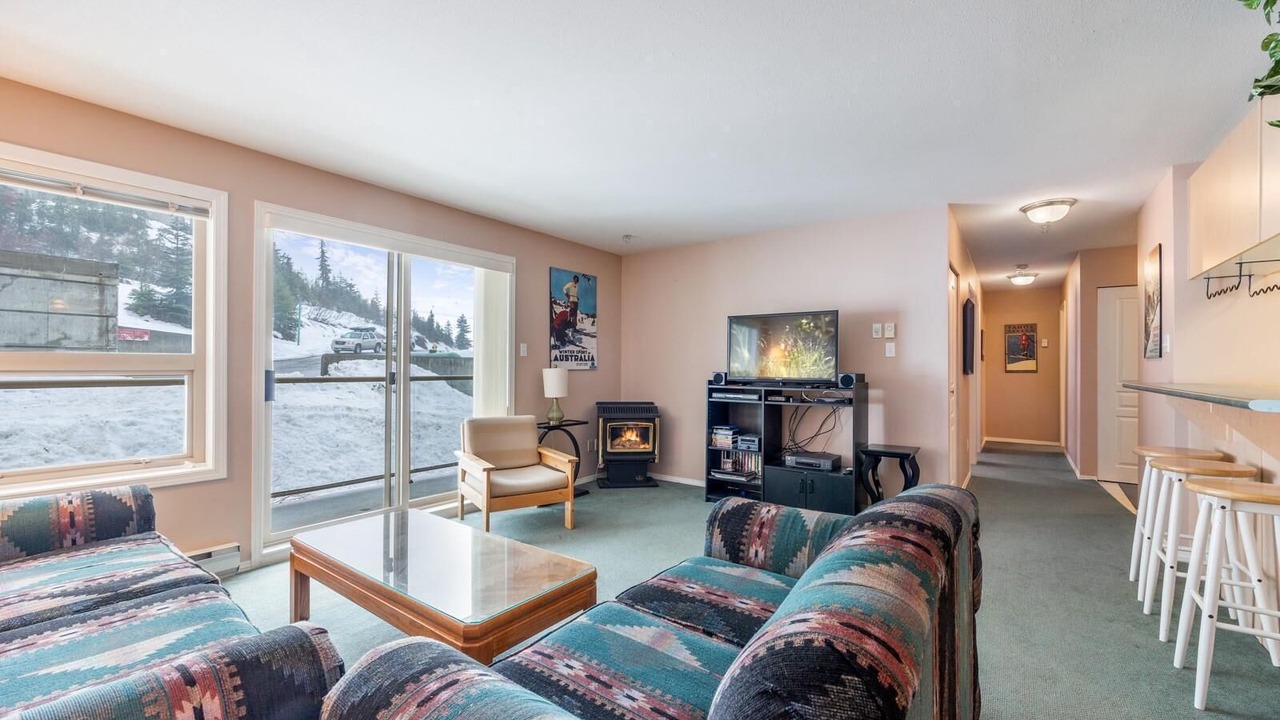 Photo of Livingroom in Courtenay