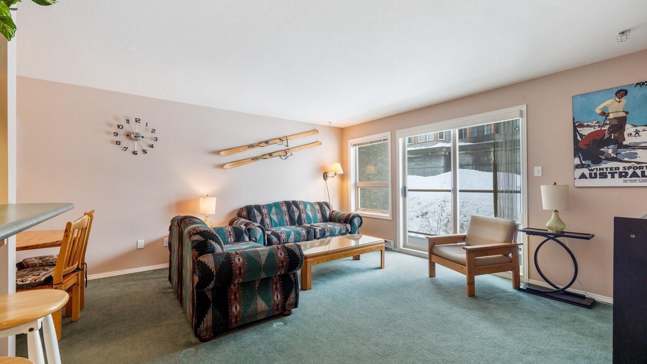 Photo of Livingroom in Courtenay