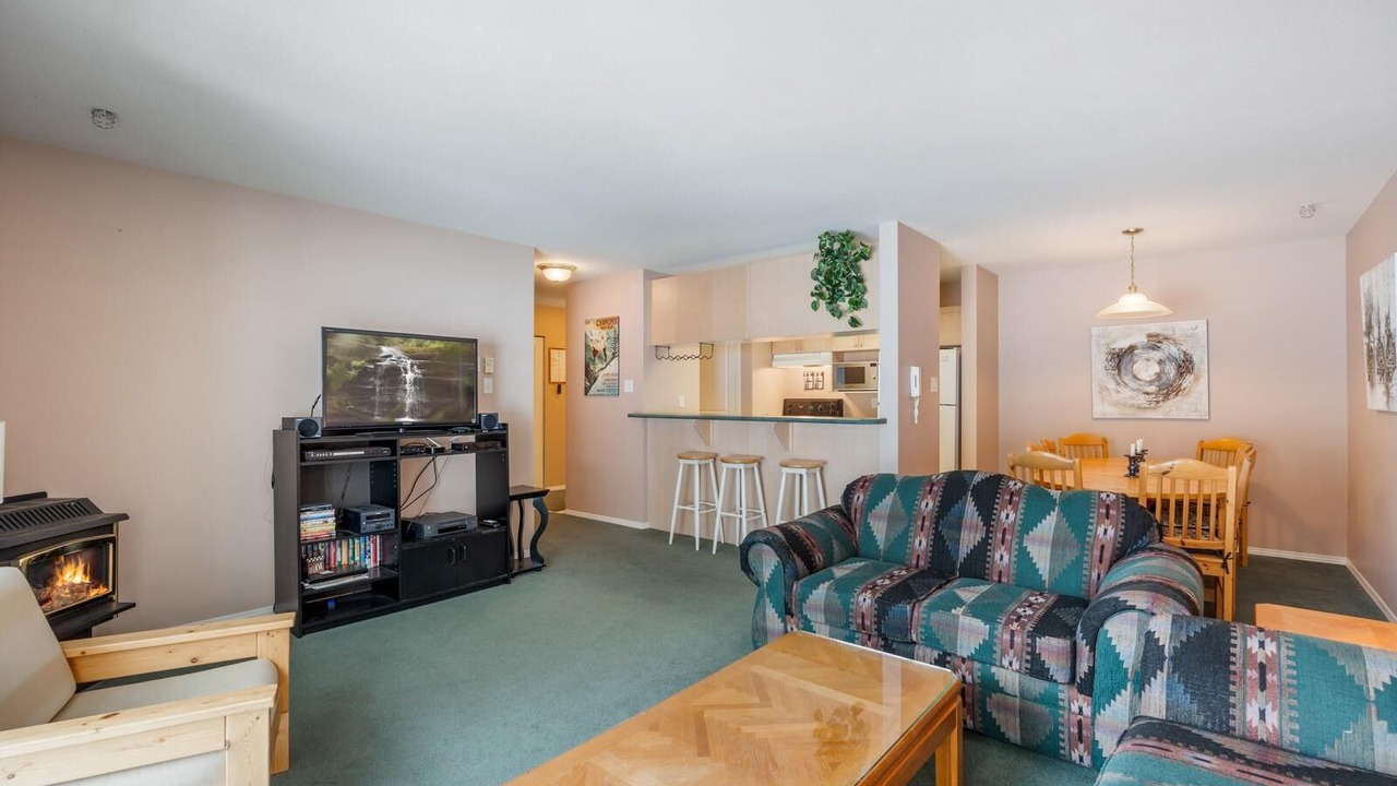 Photo of Livingroom in Courtenay