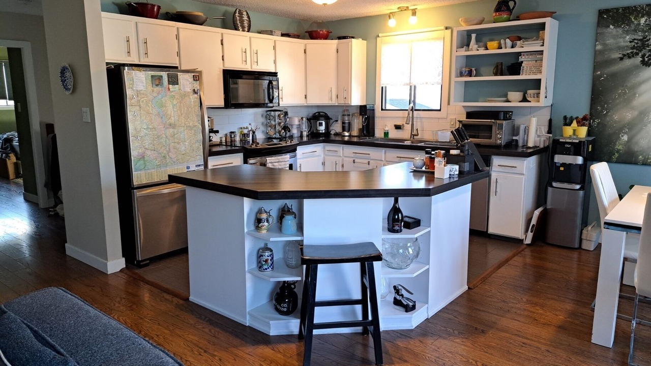 Photo of Kitchen in Okanagan-Similkameen