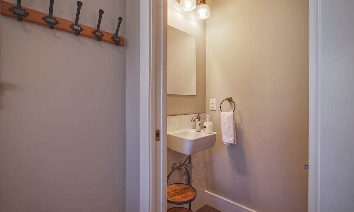 Photo of Bathroom in Port Renfrew