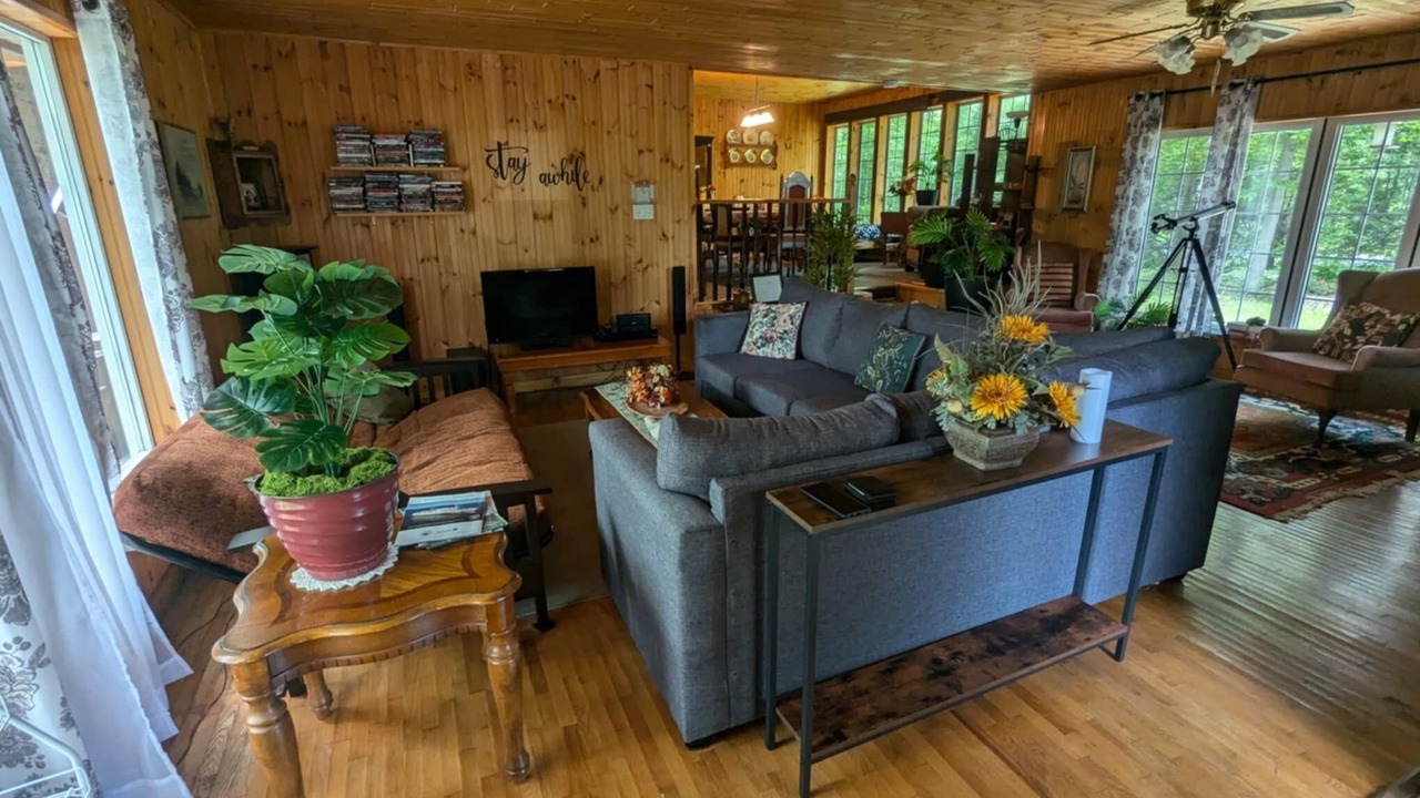 Photo of Livingroom in Miller Lake