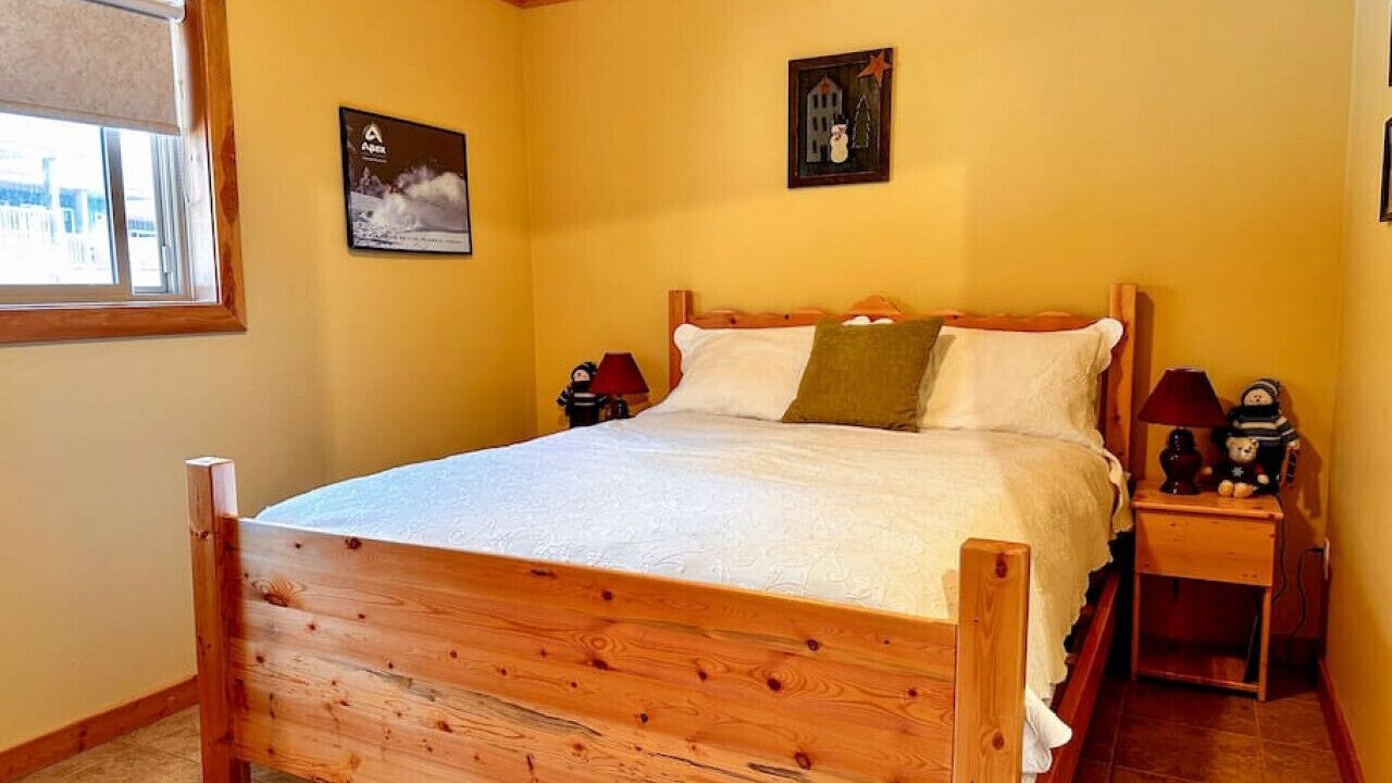 Photo of Bedroom in Apex Mountain