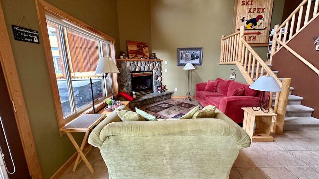 Photo of Livingroom in Apex Mountain