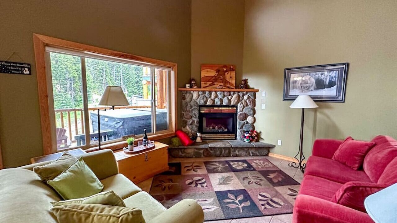 Photo of Livingroom in Apex Mountain