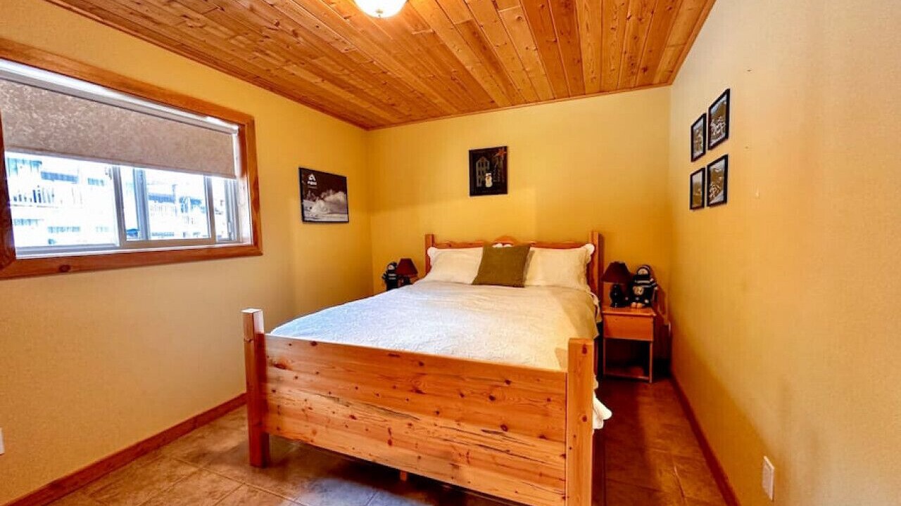 Photo of Bedroom in Apex Mountain