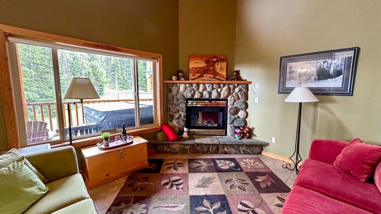 Photo of Livingroom in Apex Mountain