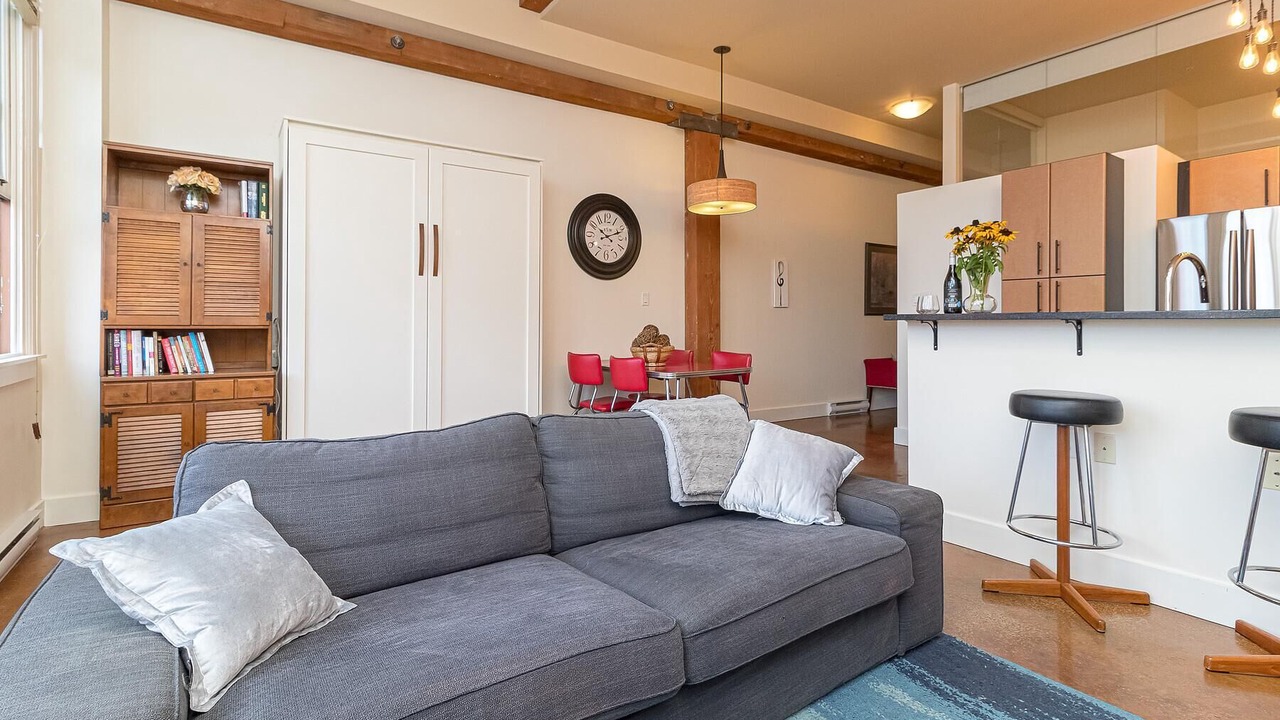 Photo of Livingroom in Downtown Victoria