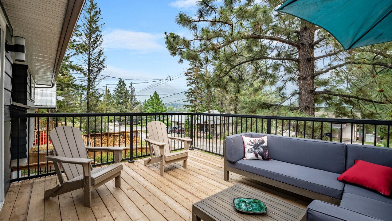 Photo of Patio Balcony in East Kootenay