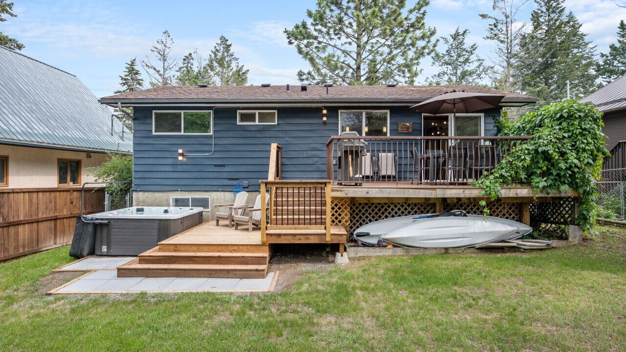 Photo of Patio Balcony in East Kootenay