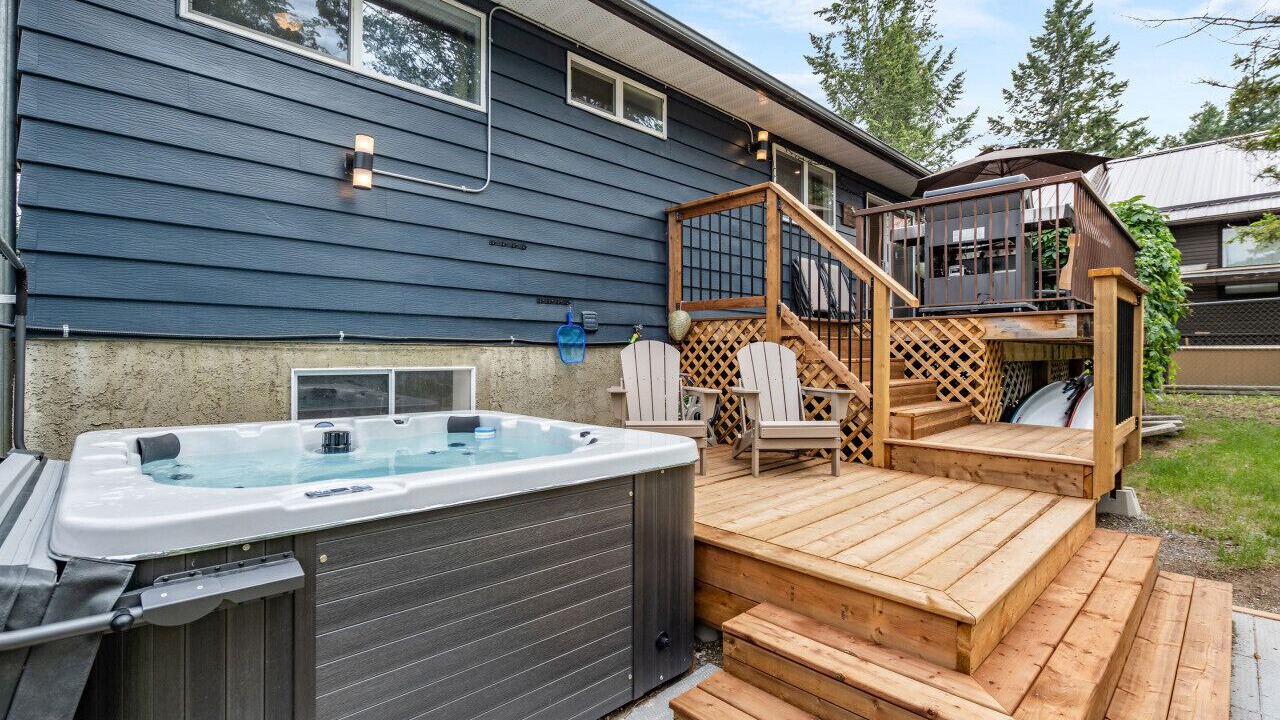Photo of Patio Balcony in East Kootenay