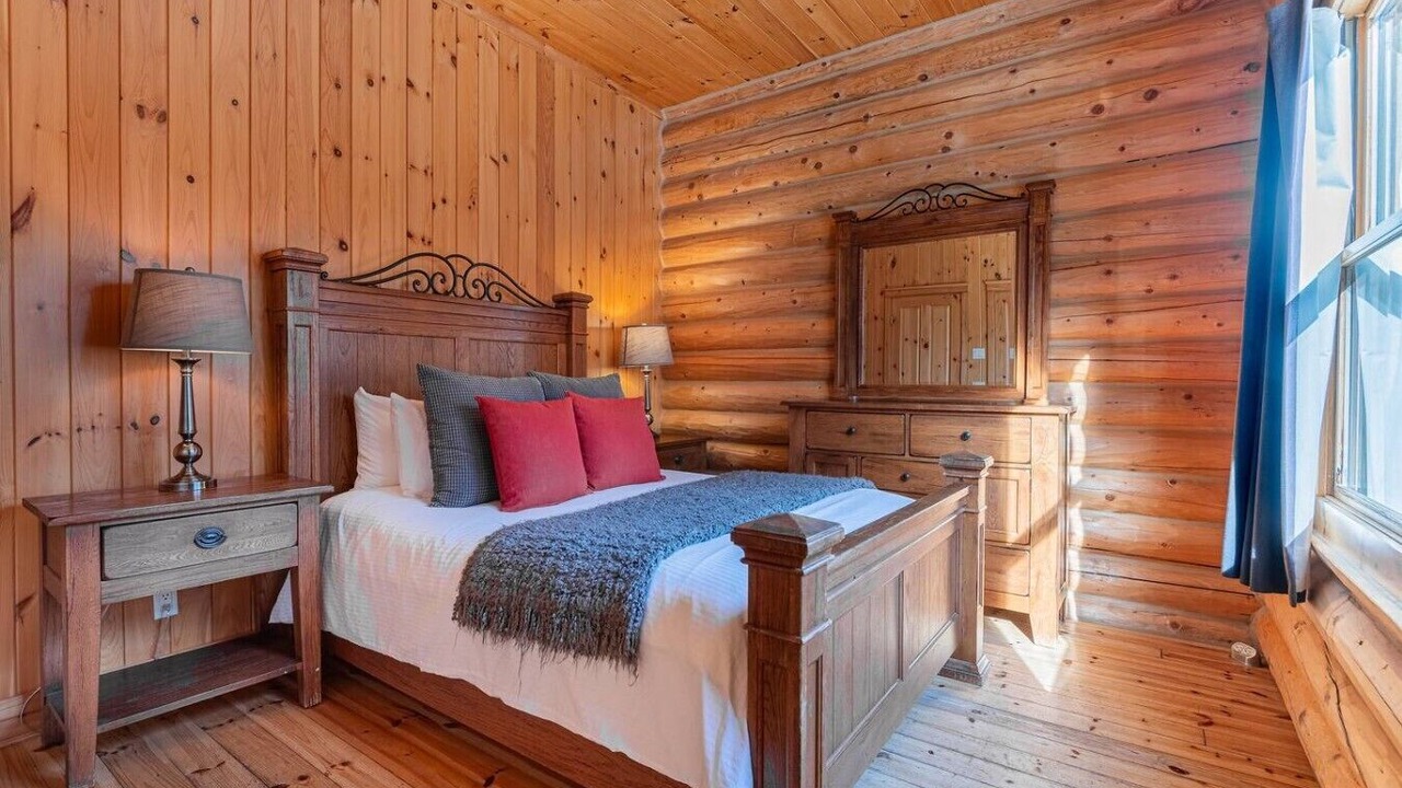 Photo of Bedroom in Fiddler Lake Resort