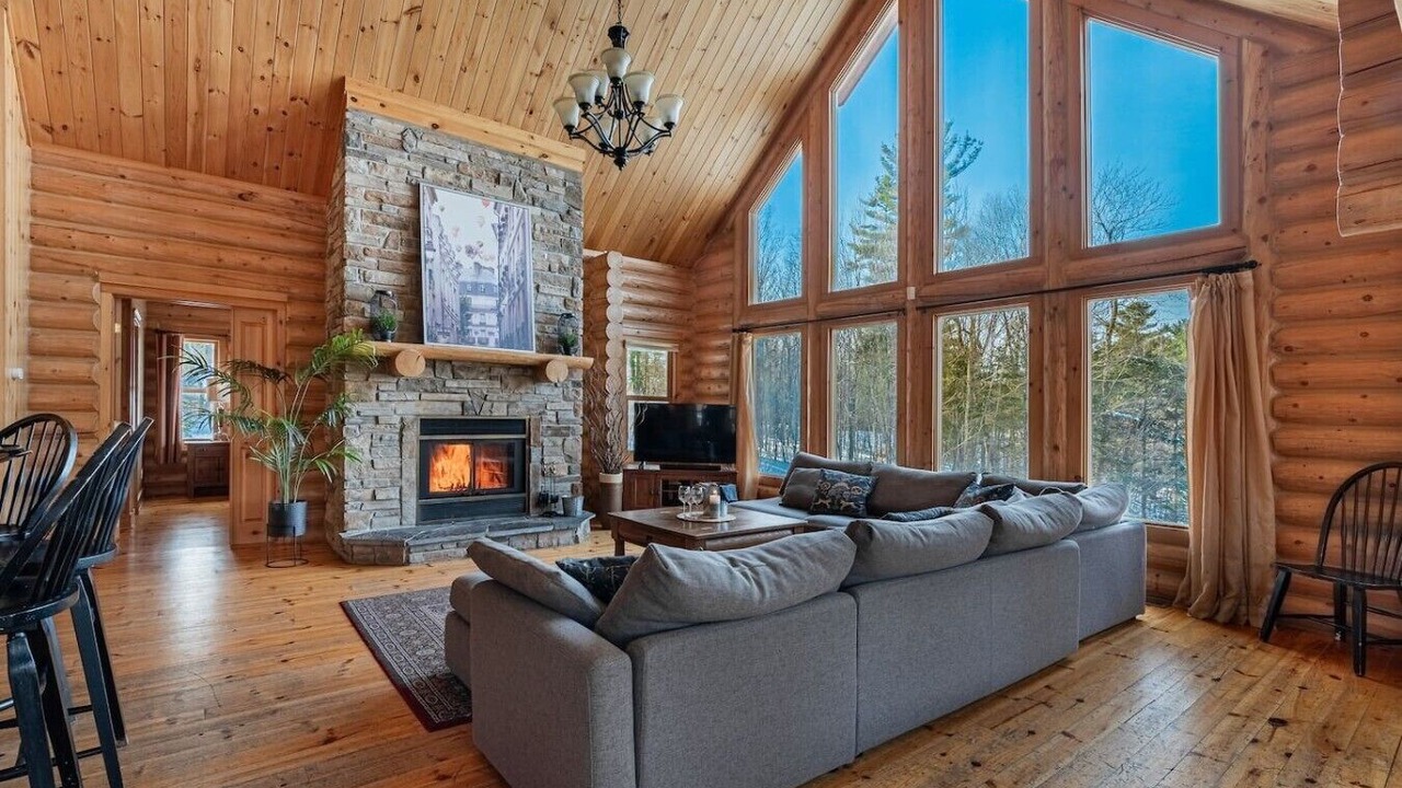Photo of Livingroom in Fiddler Lake Resort