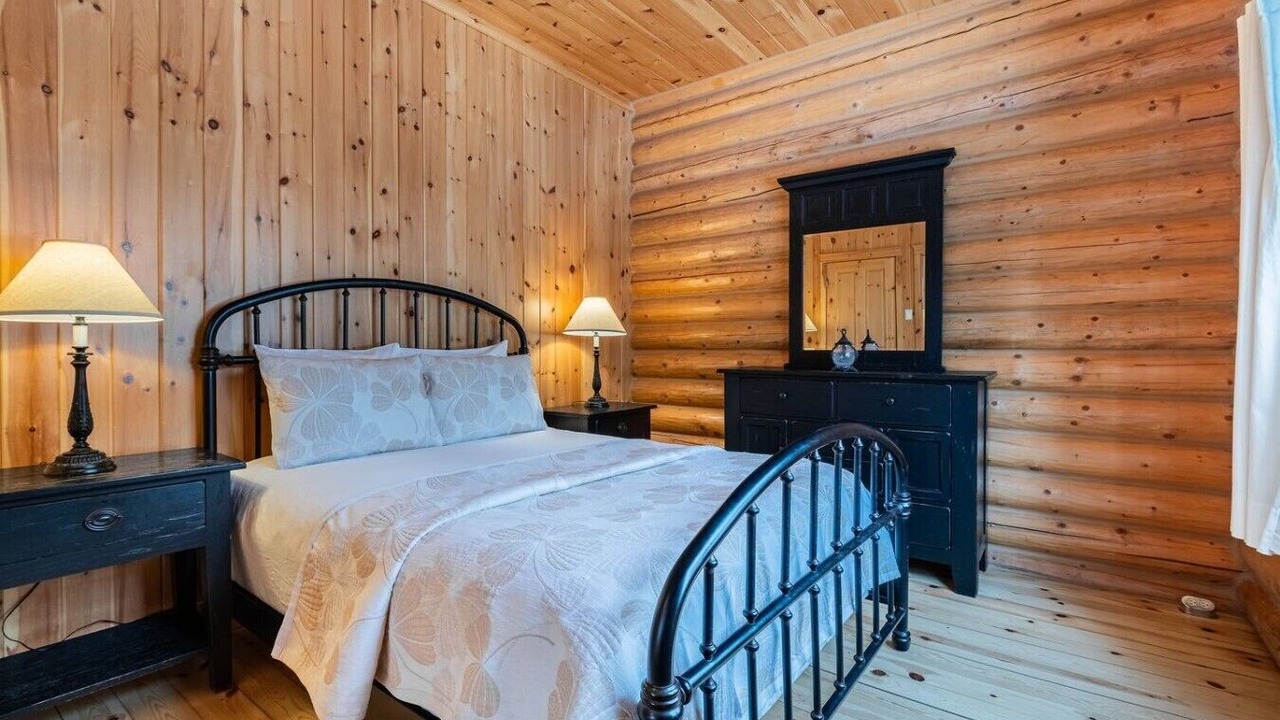 Photo of Bedroom in Fiddler Lake Resort