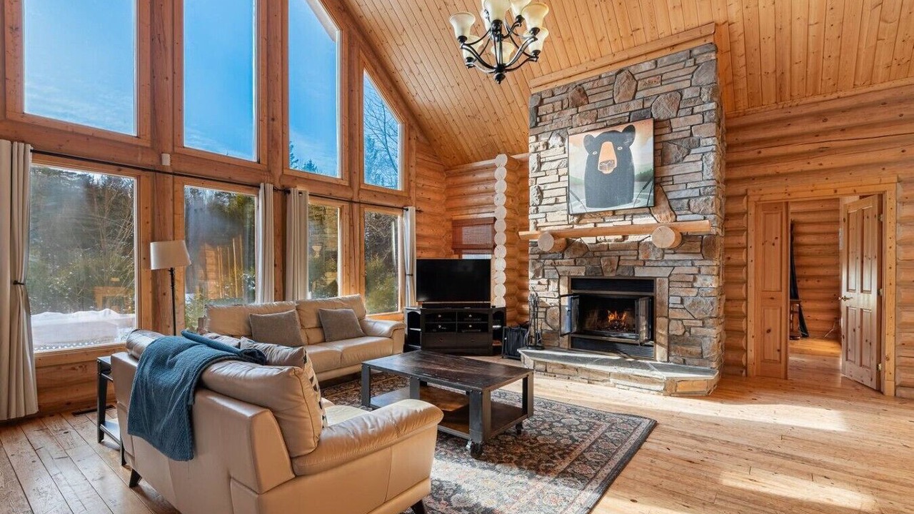 Photo of Livingroom in Fiddler Lake Resort