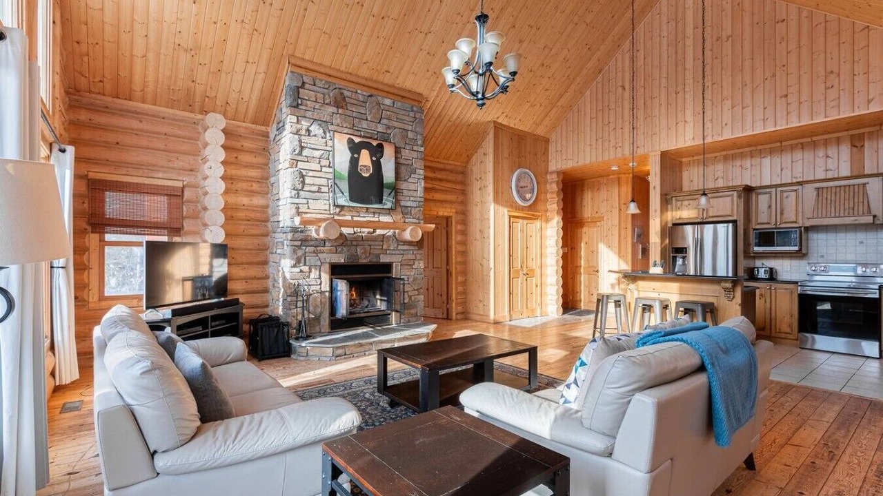 Photo of Livingroom in Fiddler Lake Resort