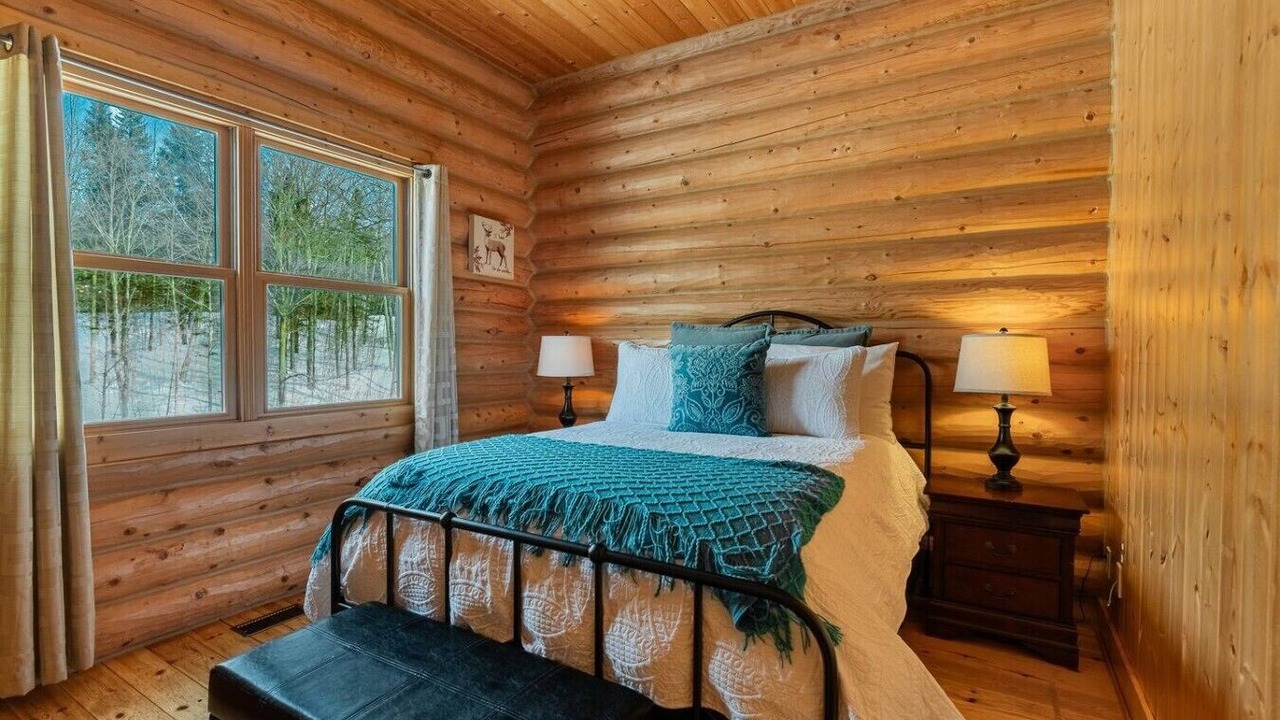Photo of Bedroom in Fiddler Lake Resort