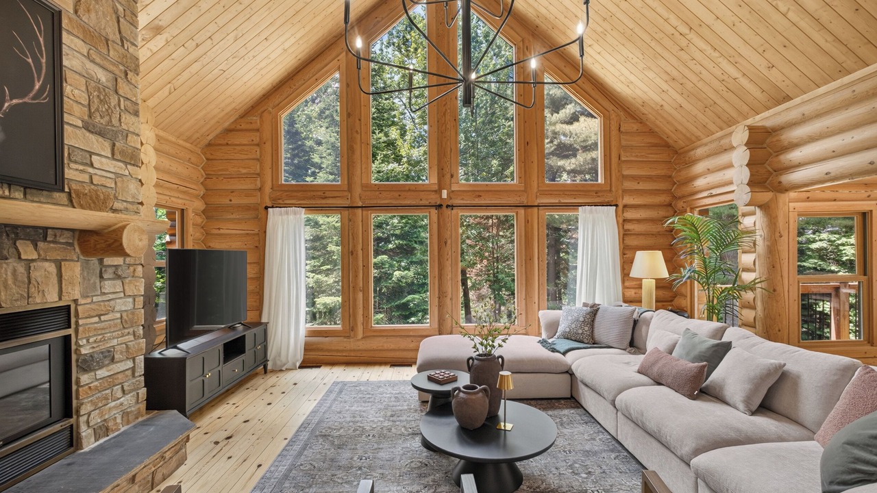 Photo of Livingroom in Fiddler Lake Resort