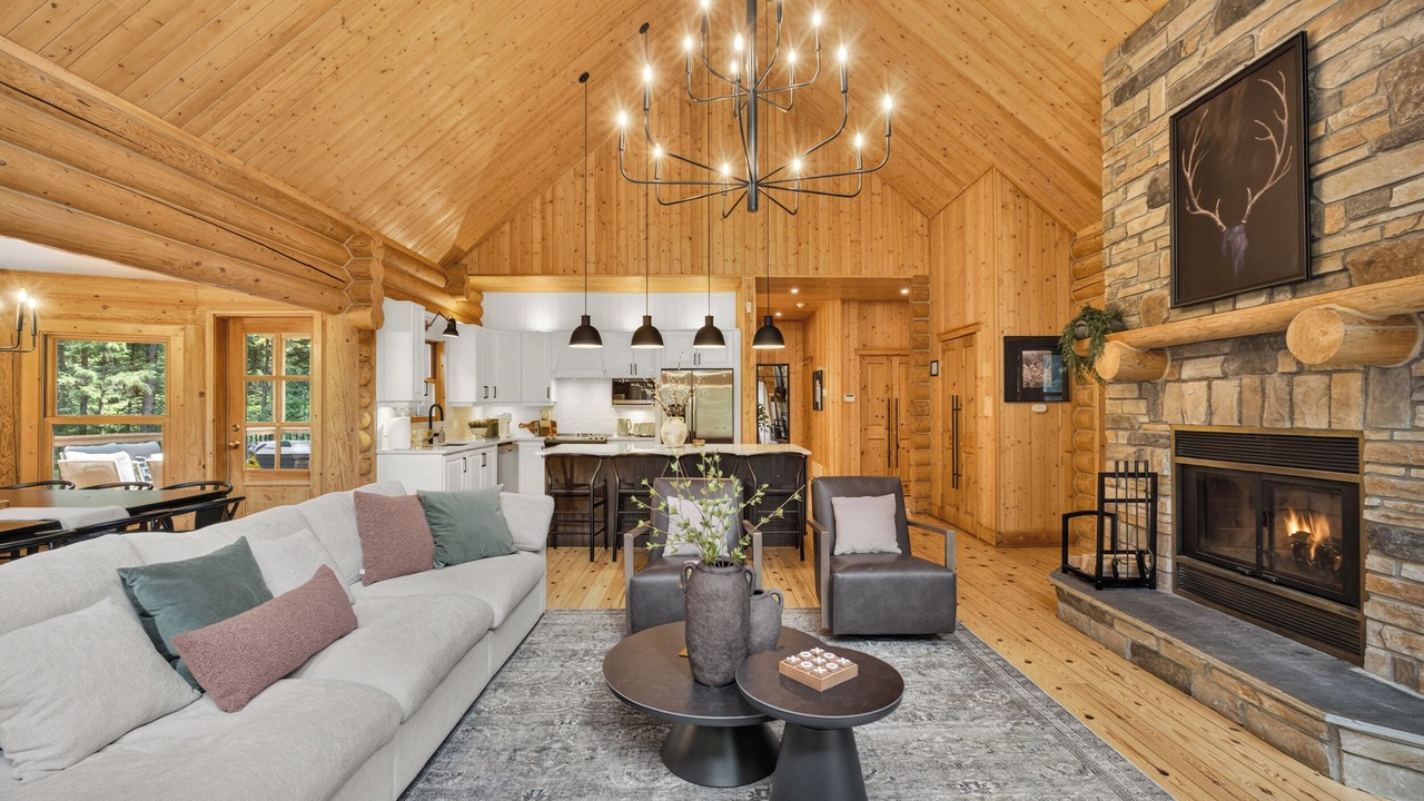 Photo of Livingroom in Fiddler Lake Resort