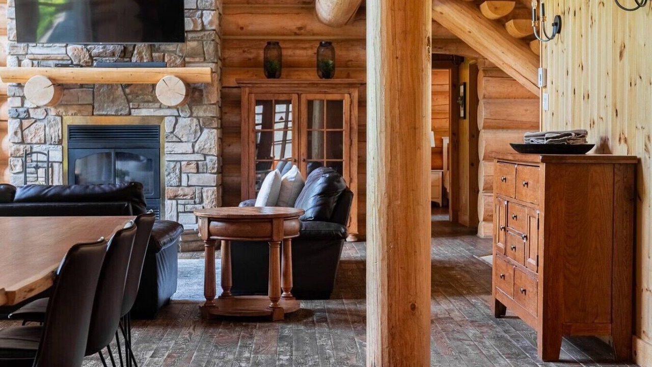 Photo of Livingroom in Fiddler Lake Resort