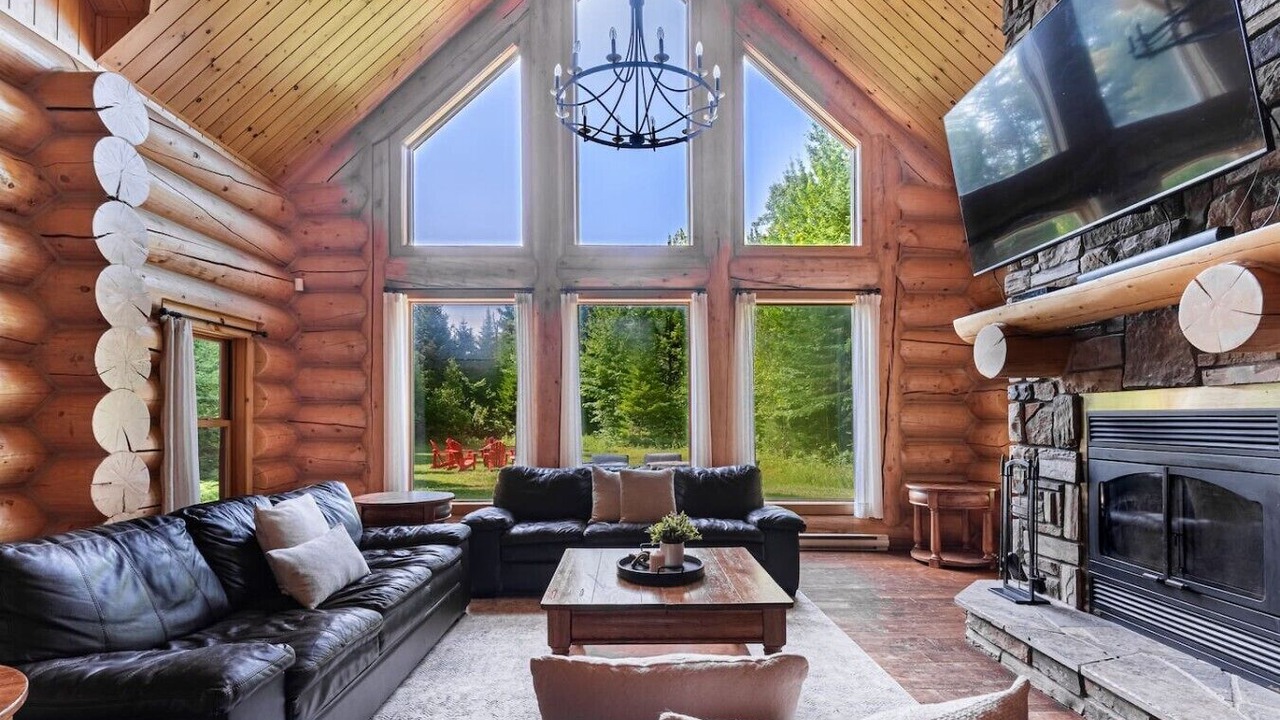 Photo of Livingroom in Fiddler Lake Resort